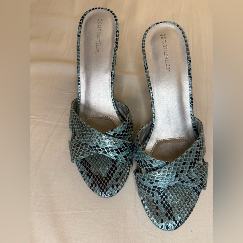 Naturalizer Women's Chic Teal Snakeskin Sandals